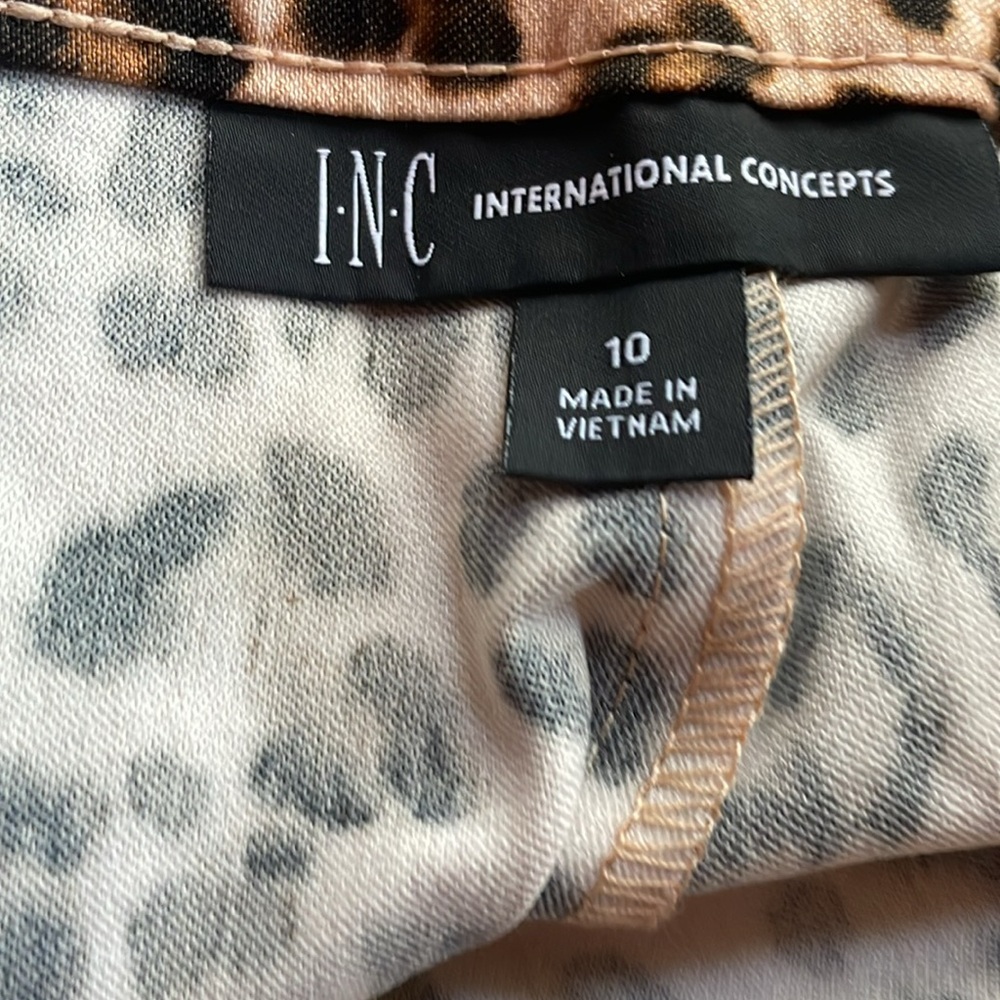 INC Leopard Print Women's Shorts, Size 10 - Picture 2 of 5